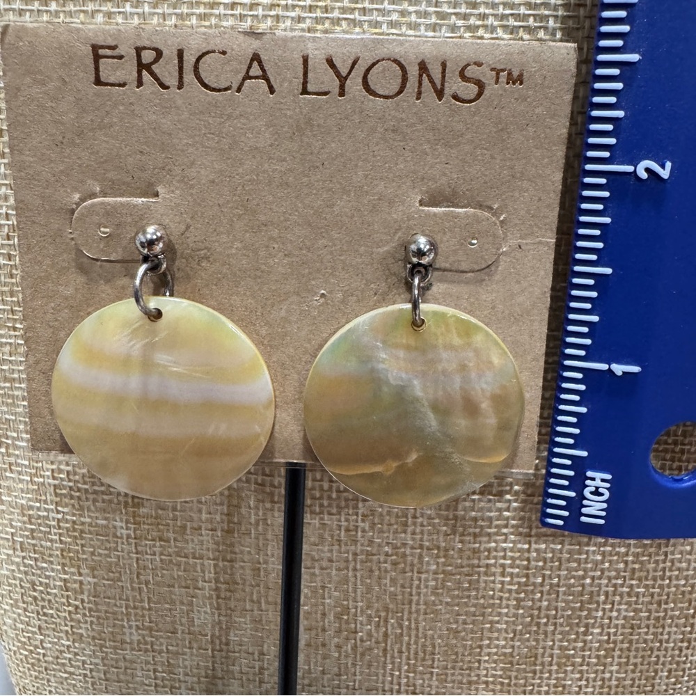 Erica Lyons Gold Shell Earrings - Picture 3 of 5